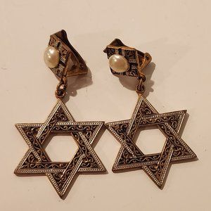 VINTAGE clip on earring